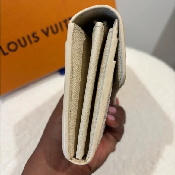 Louis Vuitton Sarah Damier Azur Wallet - Cream and Gray - Picture 5 of 7
